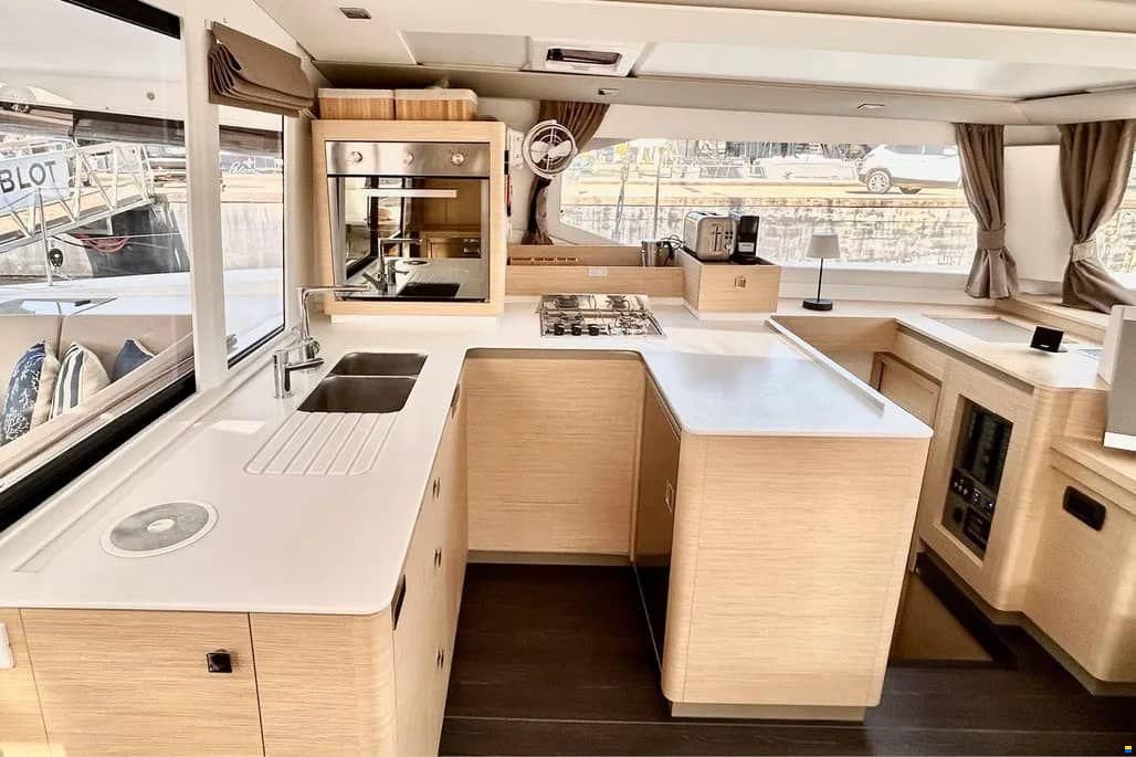 Fountaine-Pajot Astrea 42