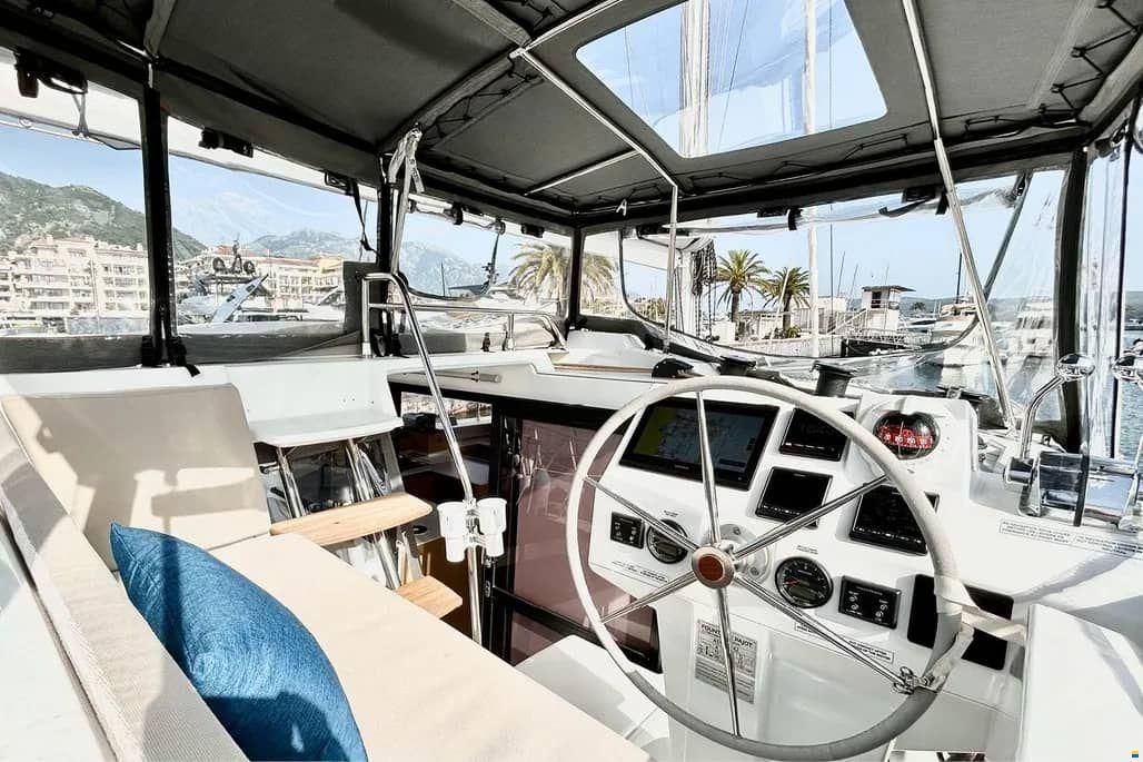 Fountaine-Pajot Astrea 42