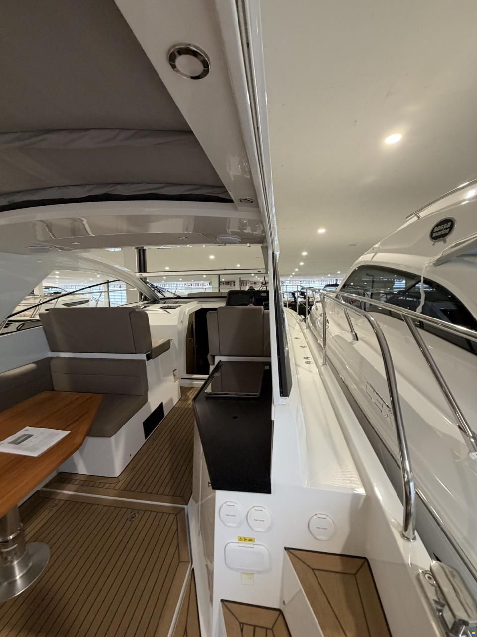 Sealine S335