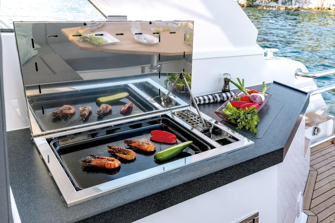 Sealine S335