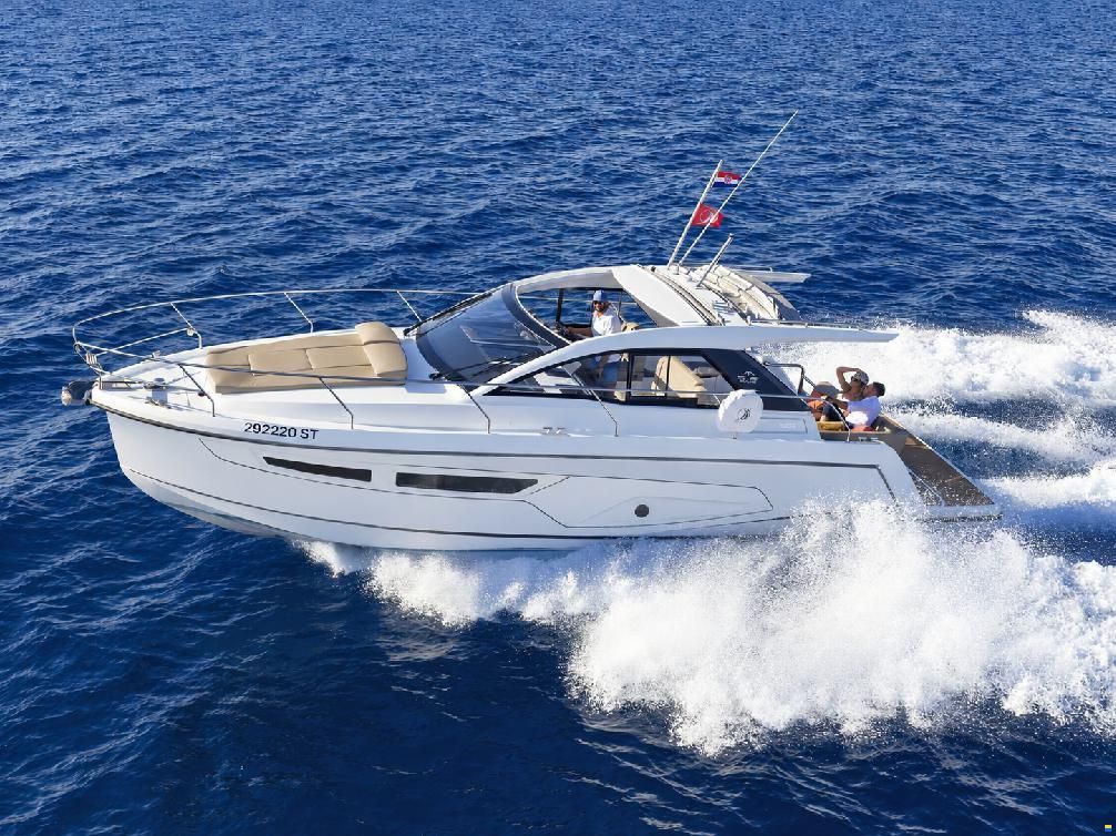 Sealine S335