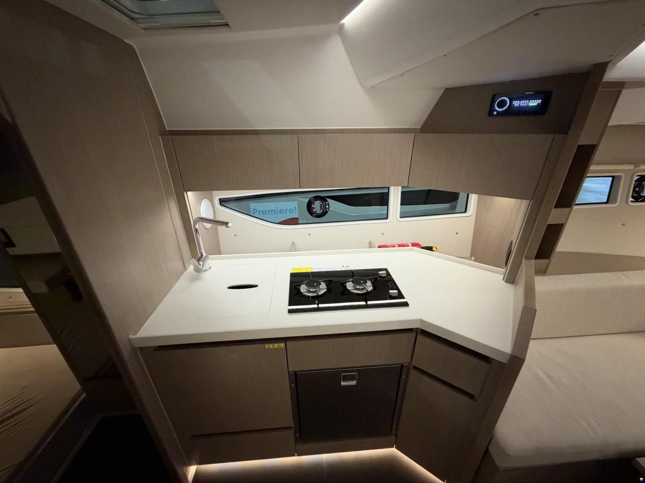 Sealine S335