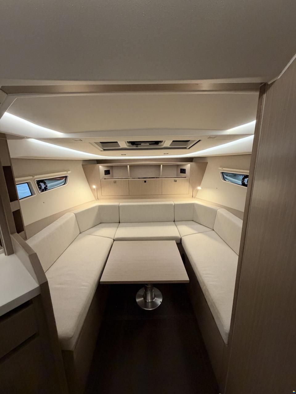 Sealine S335