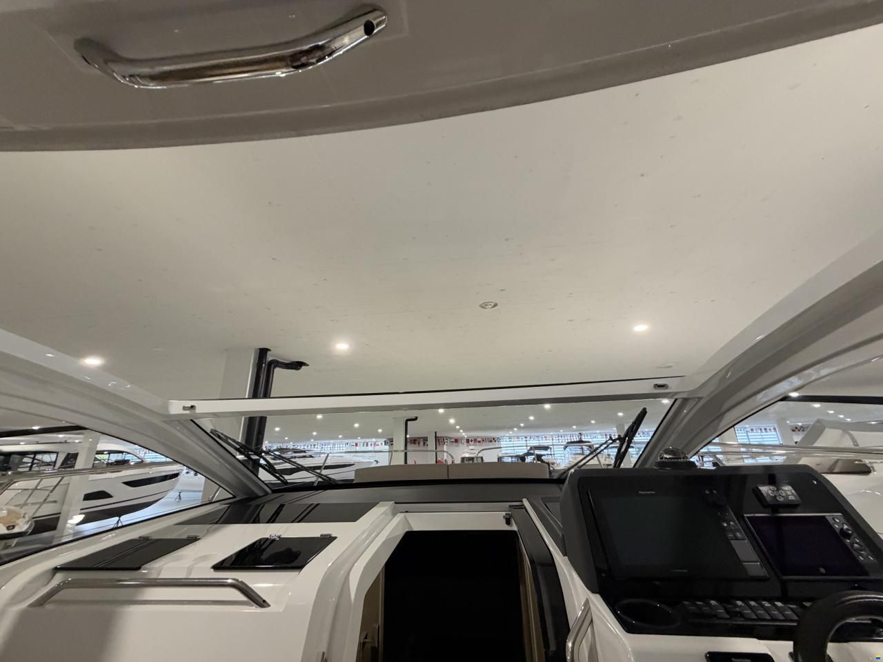 Sealine S335