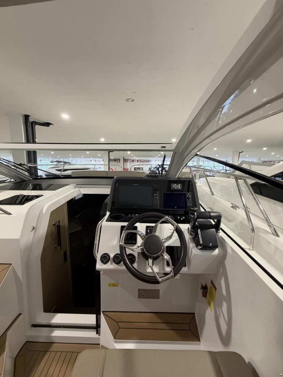 Sealine S335