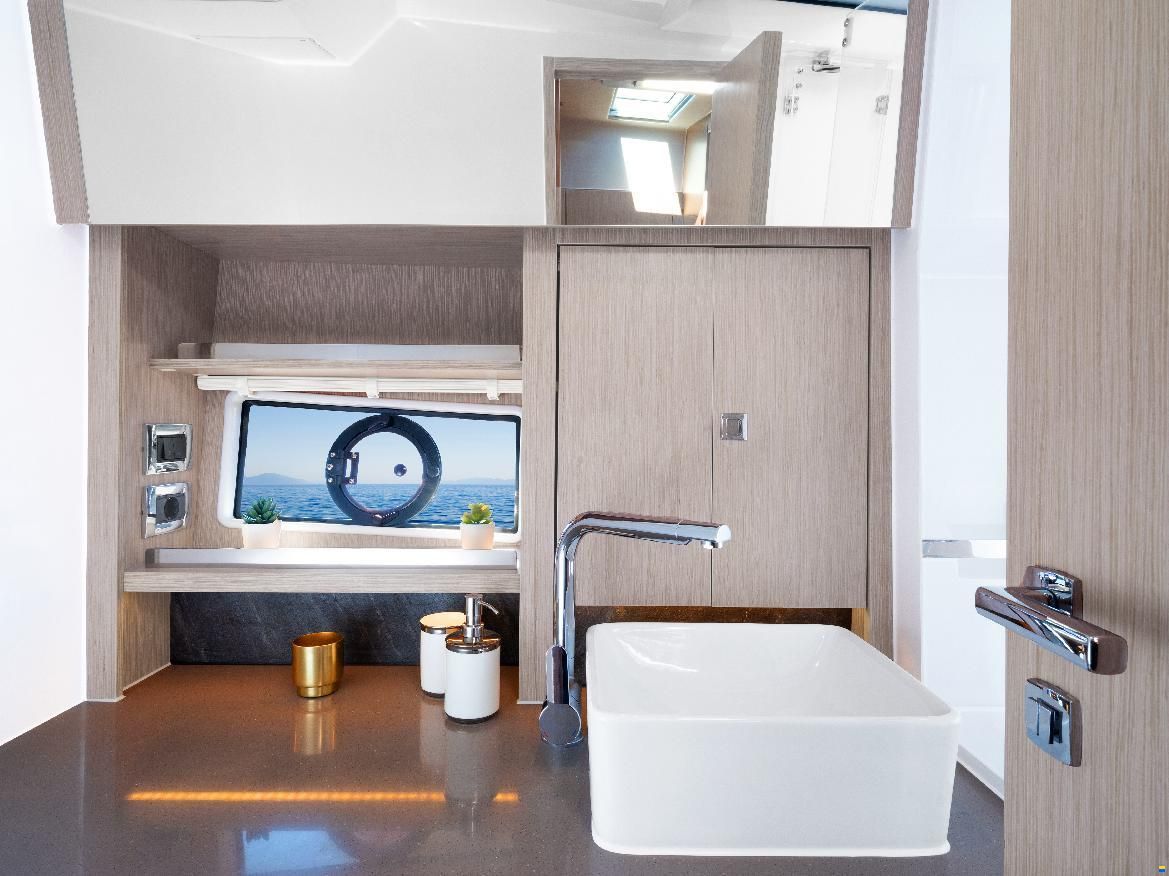 Sealine S335