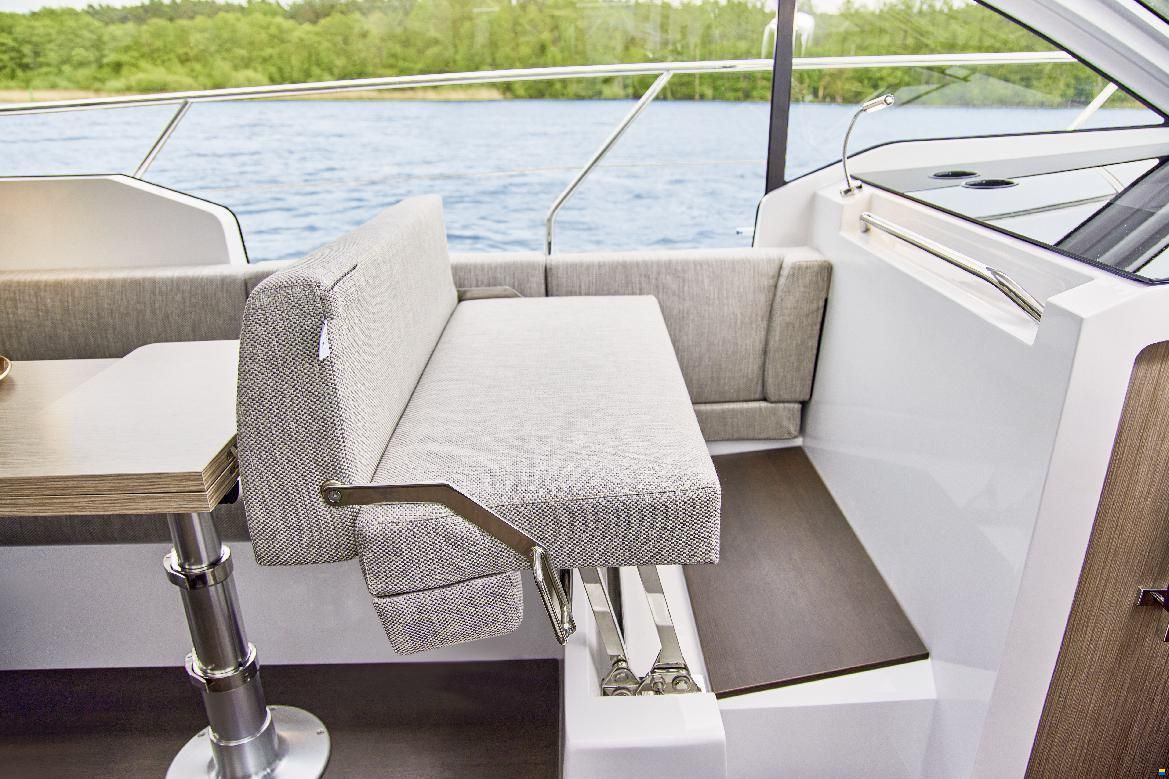 Sealine C335