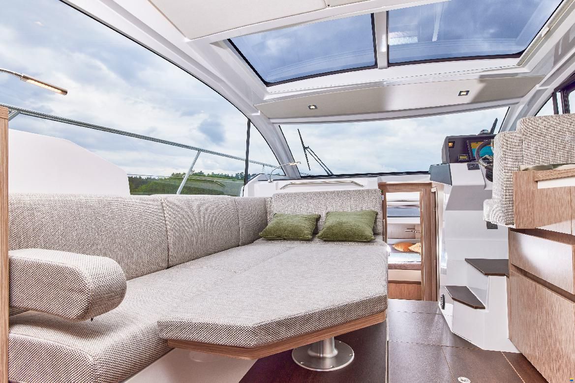 Sealine C335