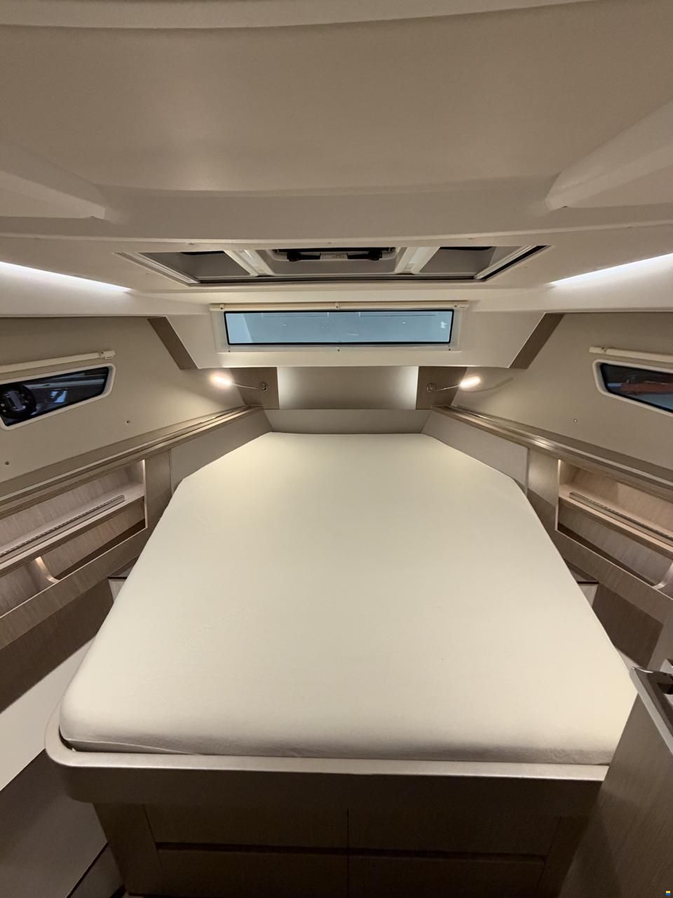Sealine C335