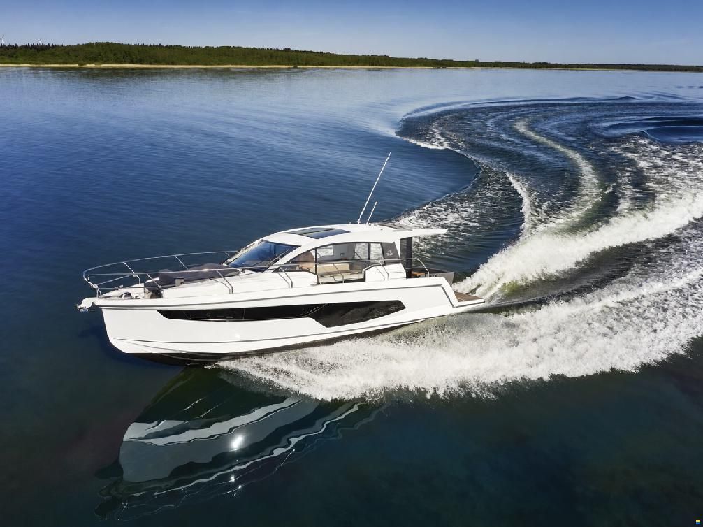 Sealine C335