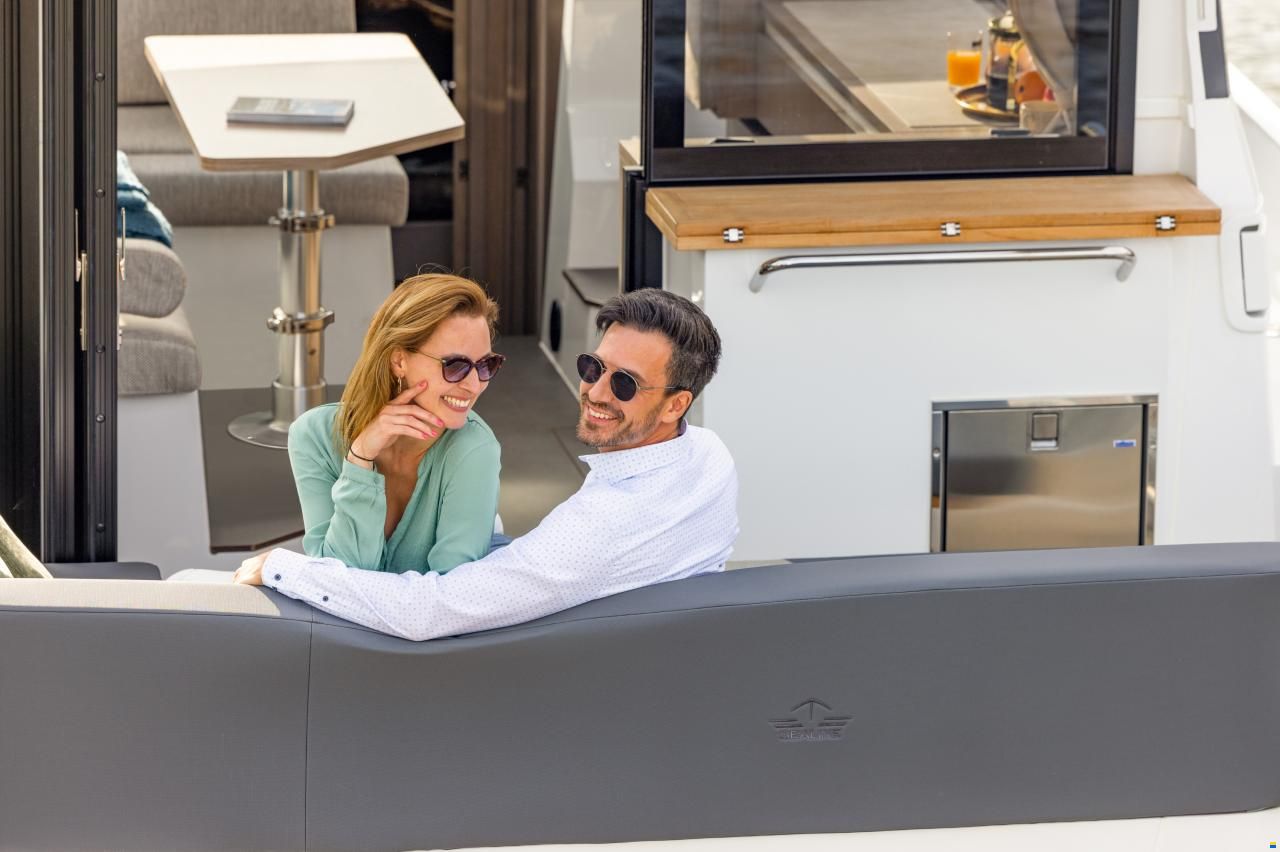Sealine C335