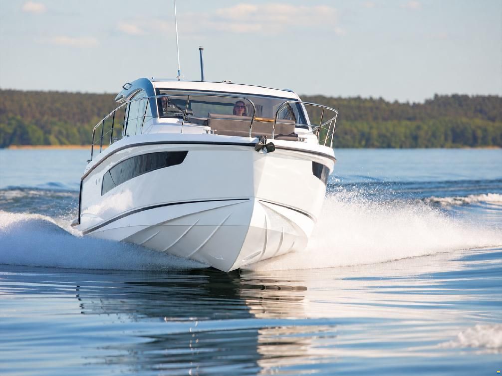 Sealine C335