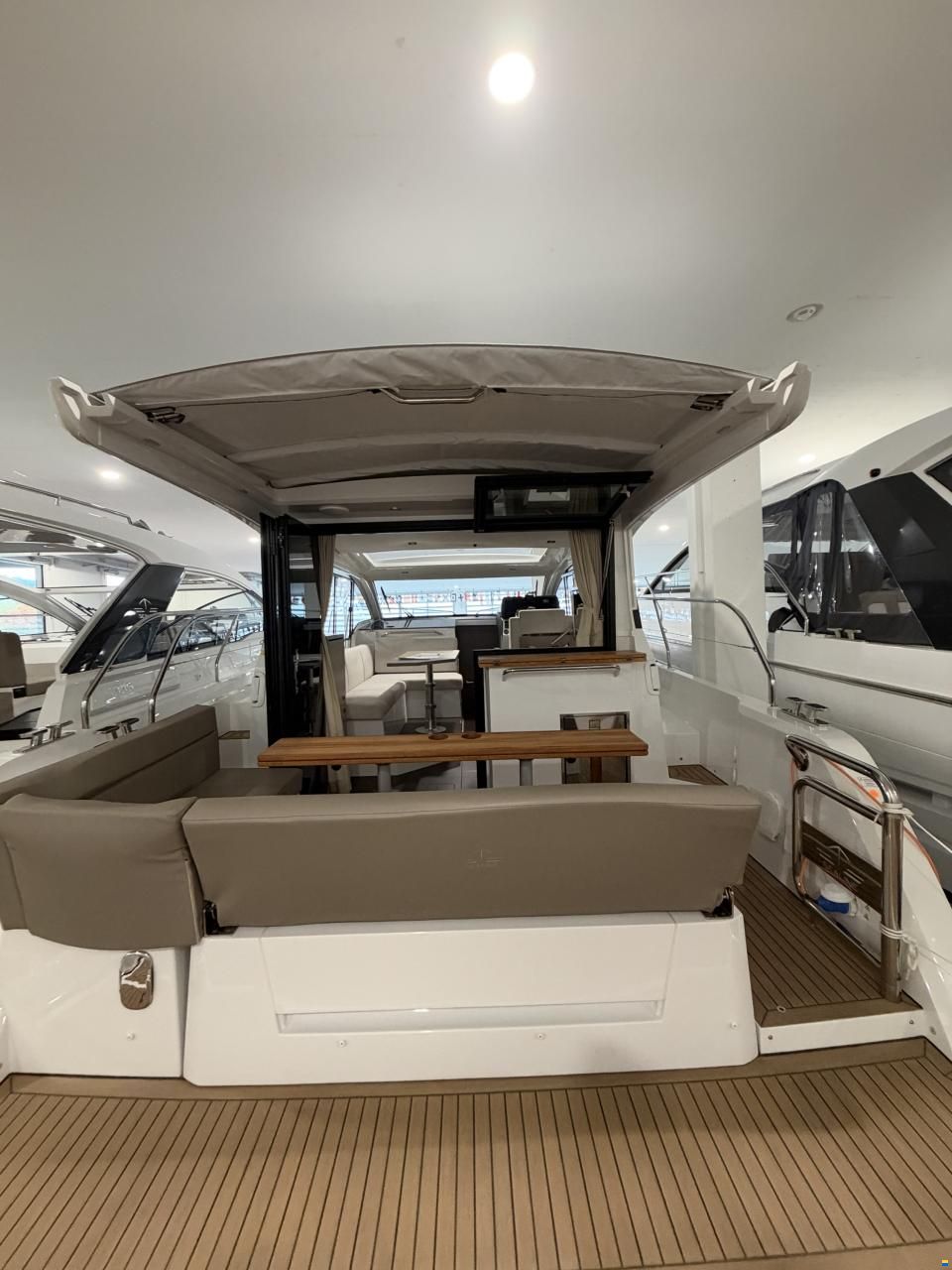 Sealine C335