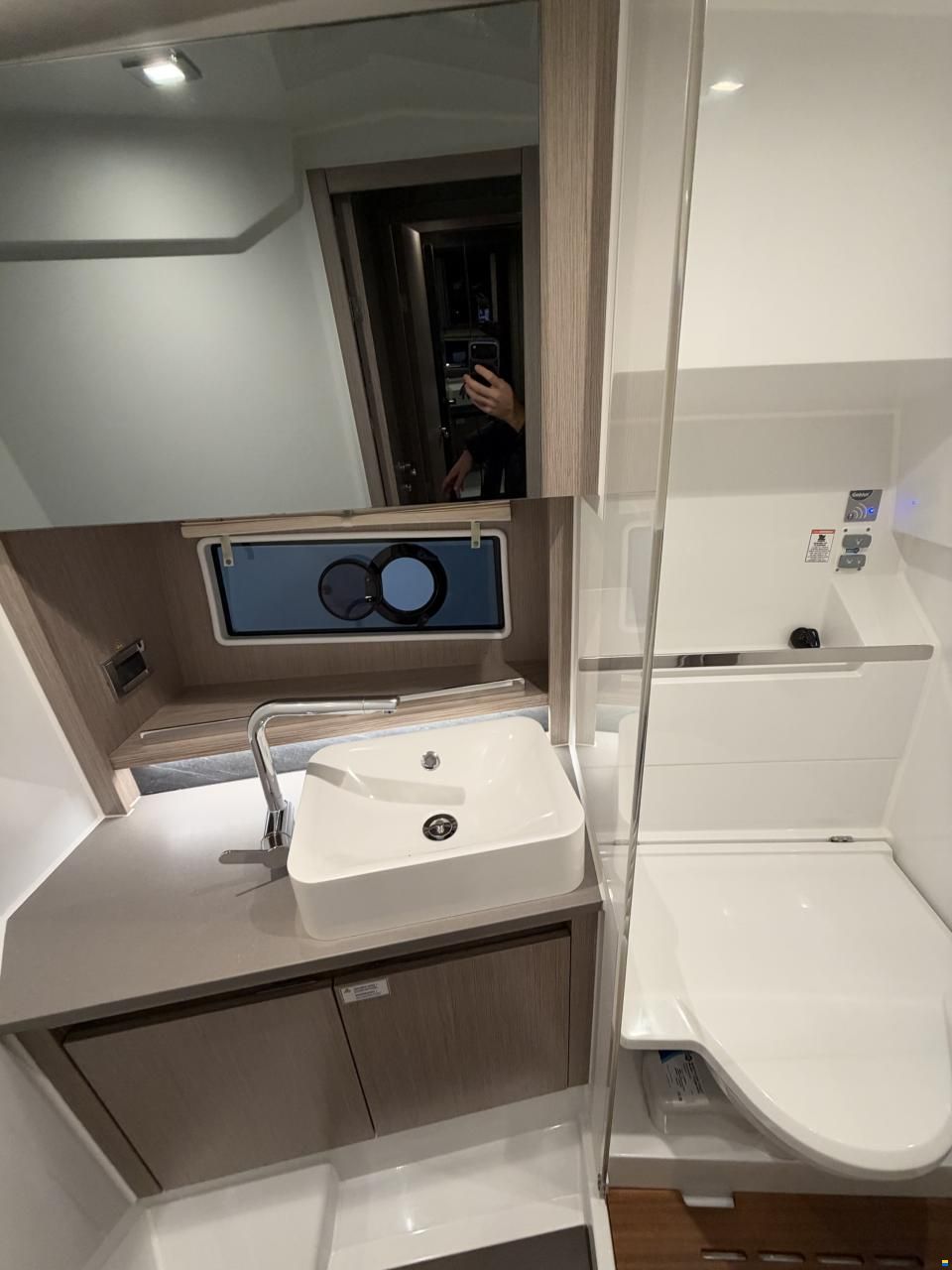 Sealine C335