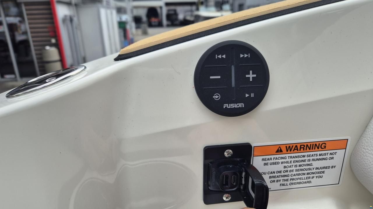 Sea Ray SDX 230 Europe