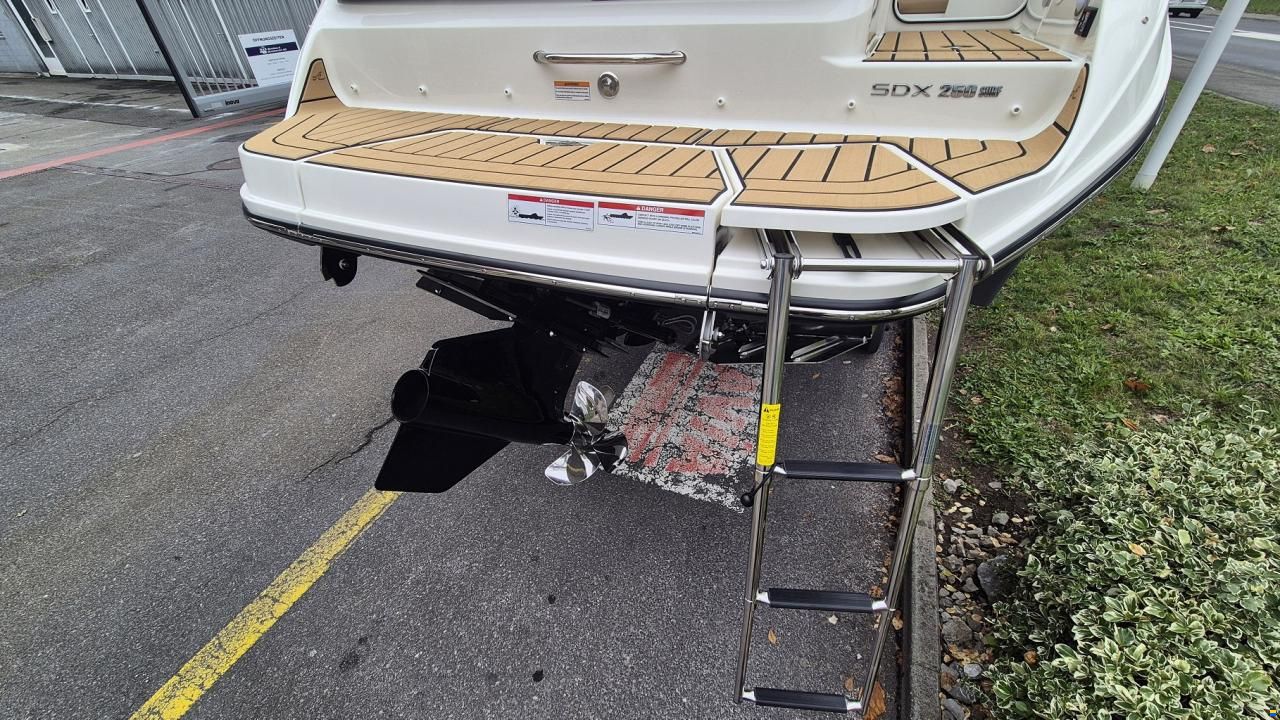Sea Ray SDX 250 Surf Europe