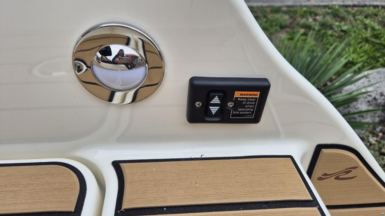 Sea Ray SDX 250 Surf Europe