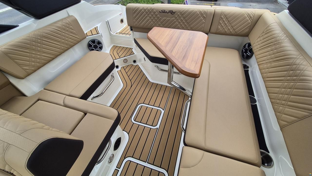 Sea Ray SDX 250 Surf Europe