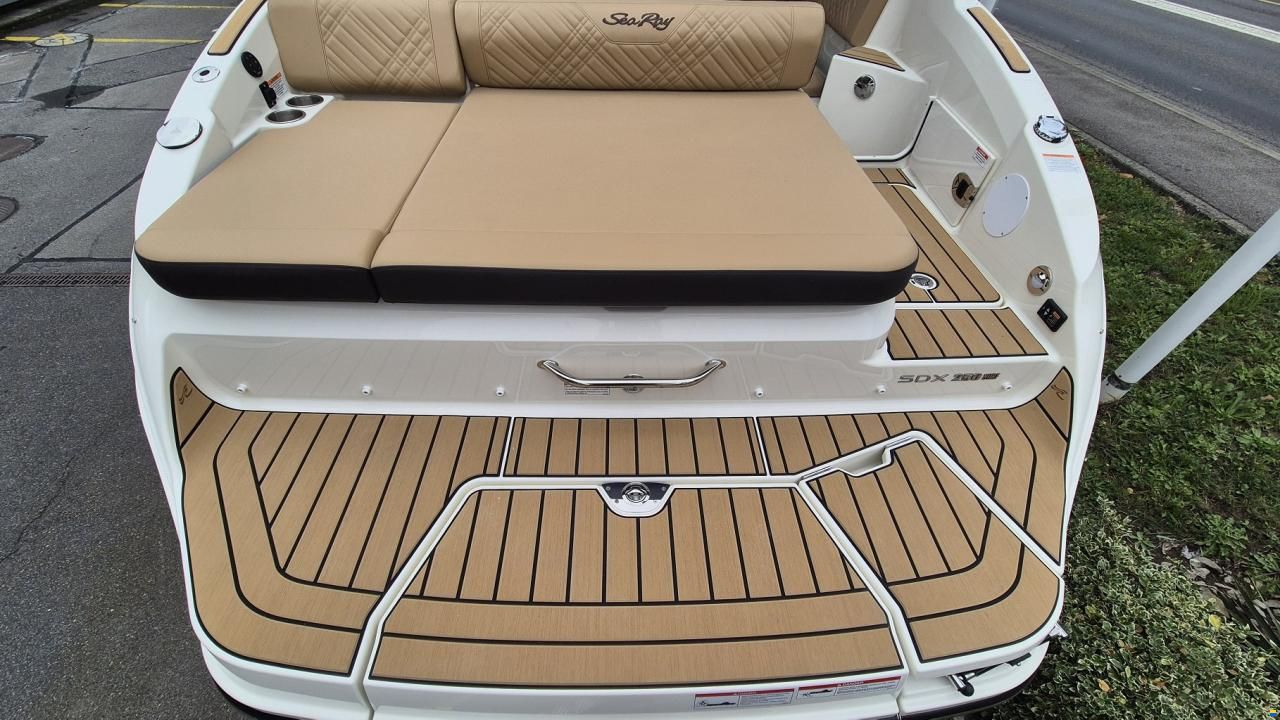 Sea Ray SDX 250 Surf Europe
