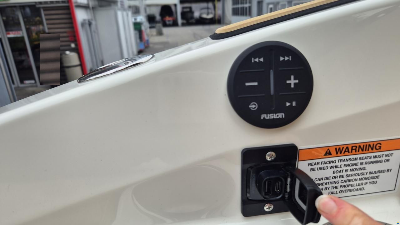 Sea Ray SDX 250 Surf Europe