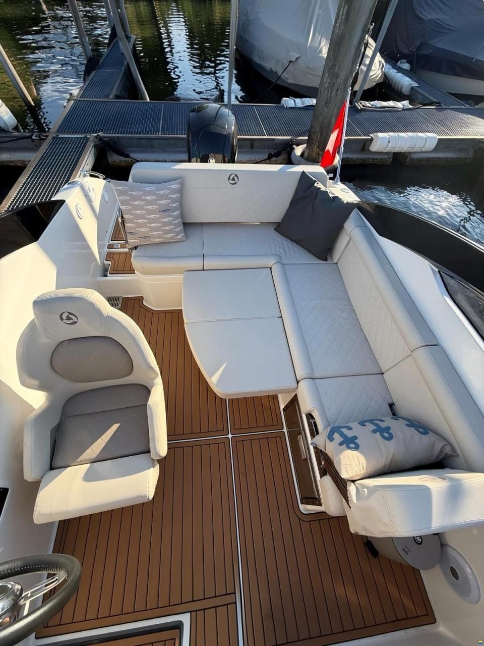 Parker 630 Day Cruiser