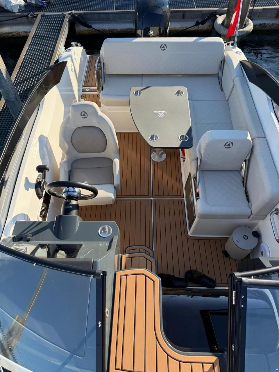 Parker 630 Day Cruiser
