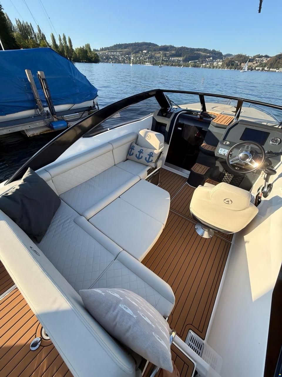 Parker 630 Day Cruiser