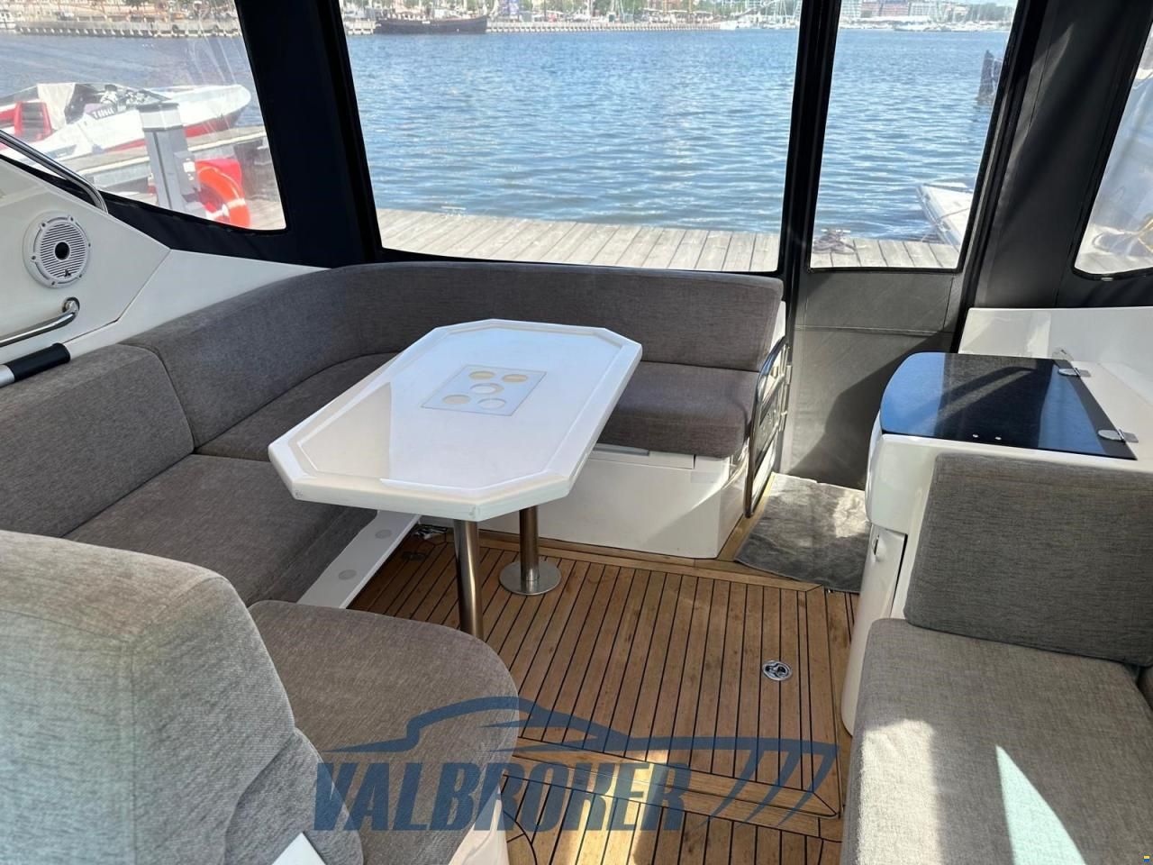 Sealine SC 38