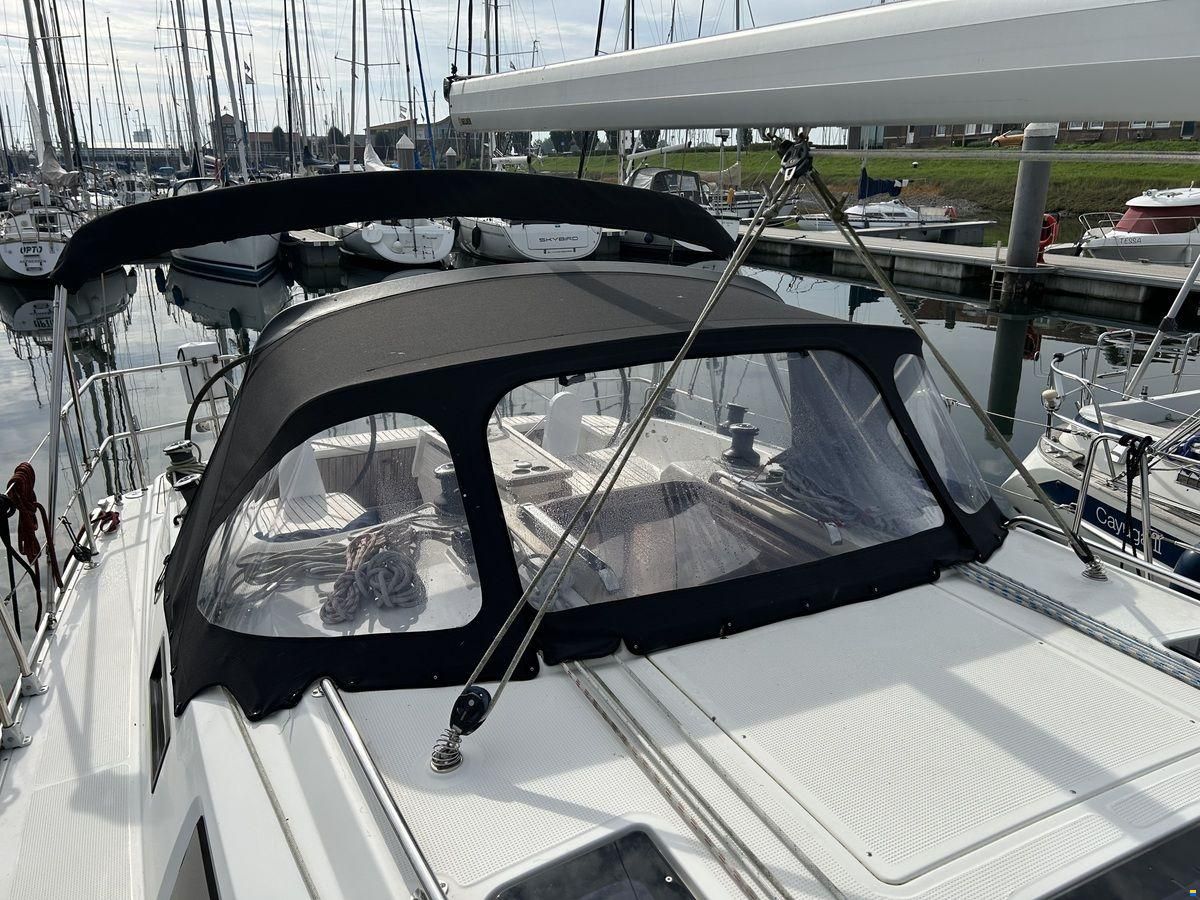 Bavaria 37