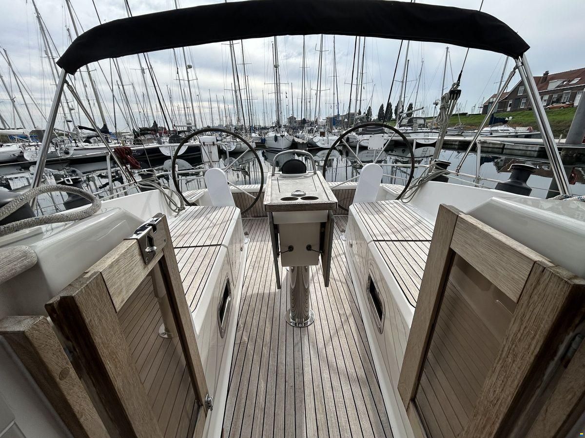 Bavaria 37