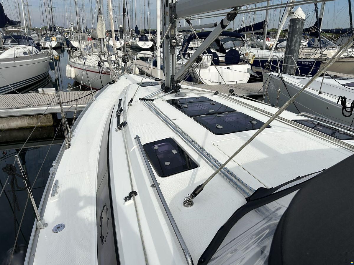 Bavaria 37