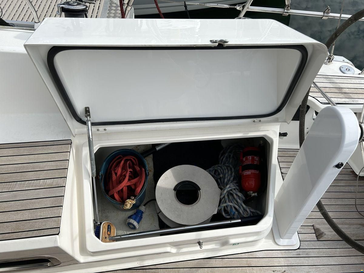 Bavaria 37