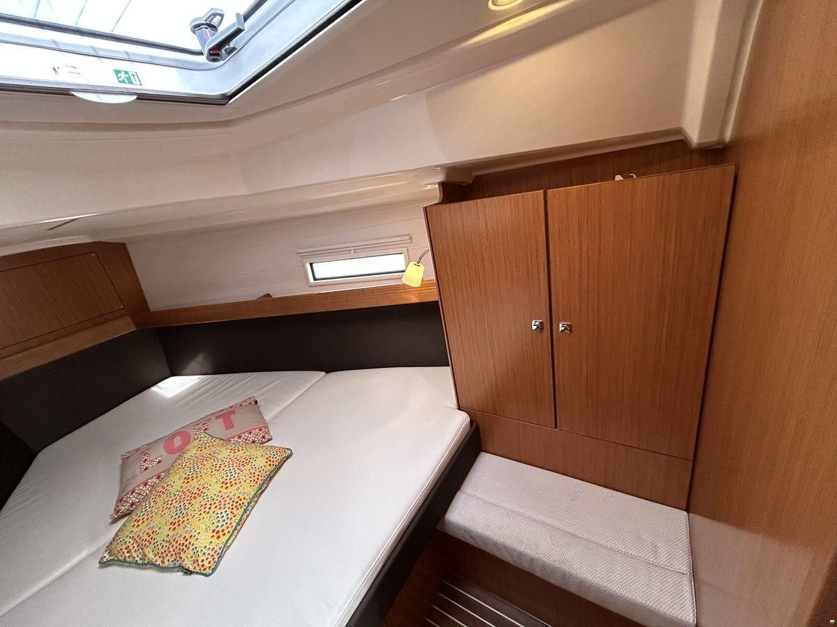Bavaria 37
