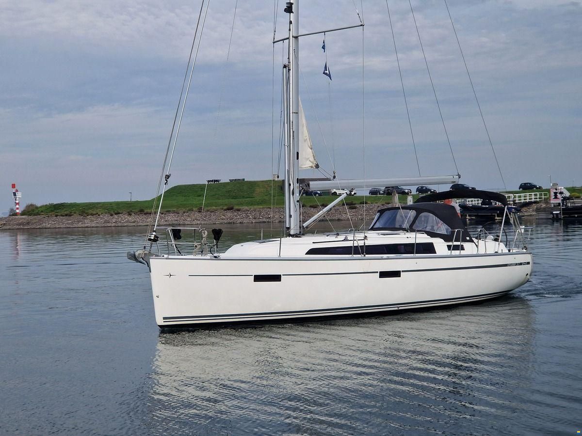 Bavaria 37