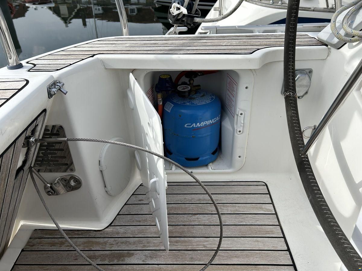 Bavaria 37