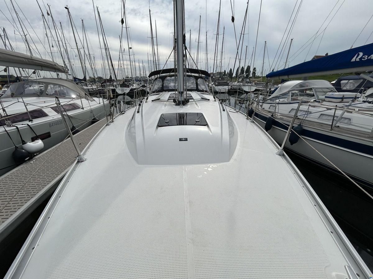 Bavaria 37