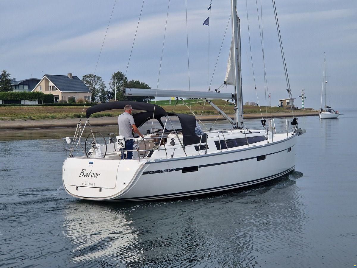 Bavaria 37