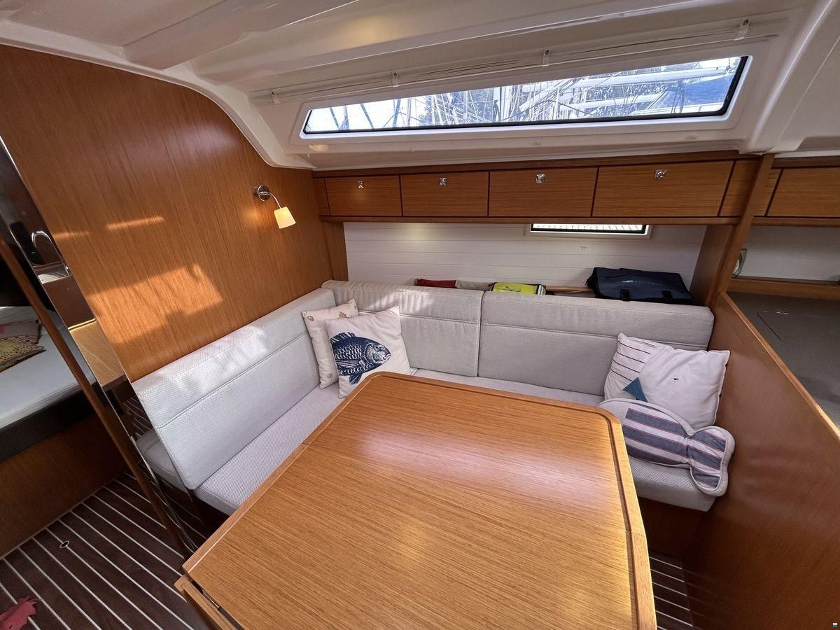 Bavaria 37