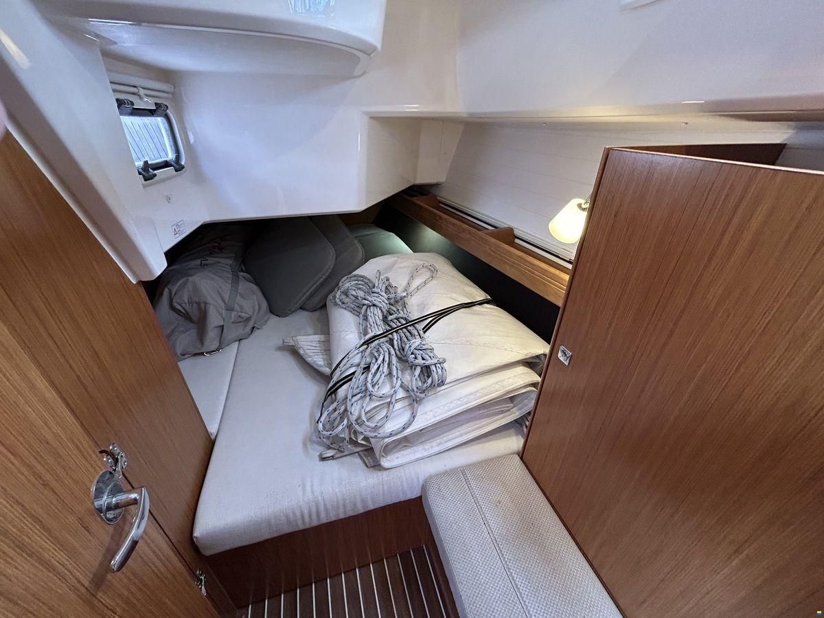Bavaria 37