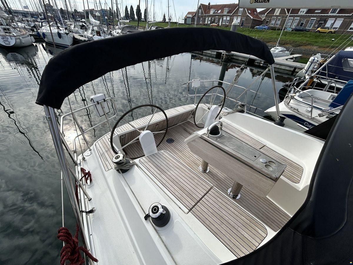 Bavaria 37