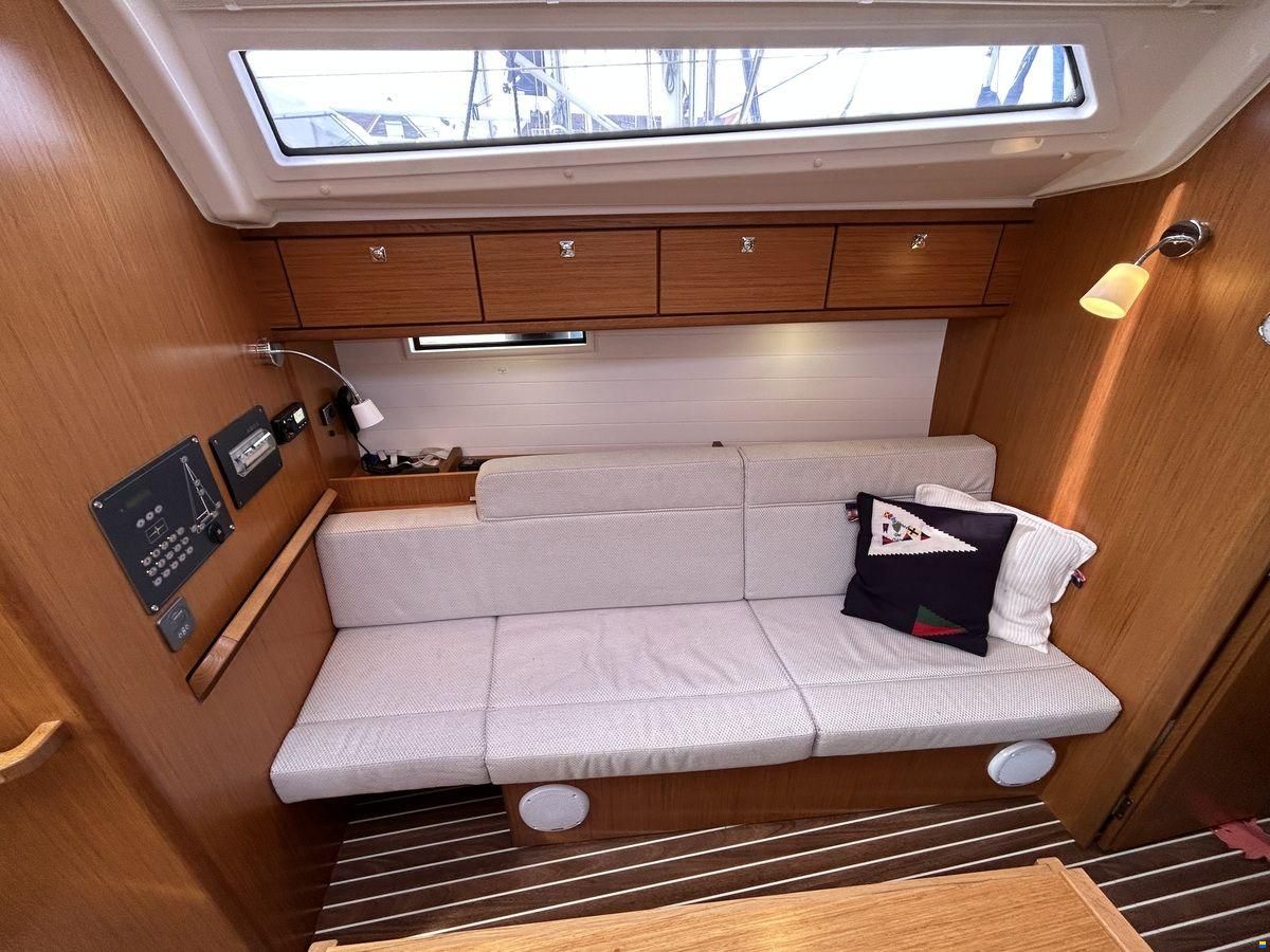 Bavaria 37