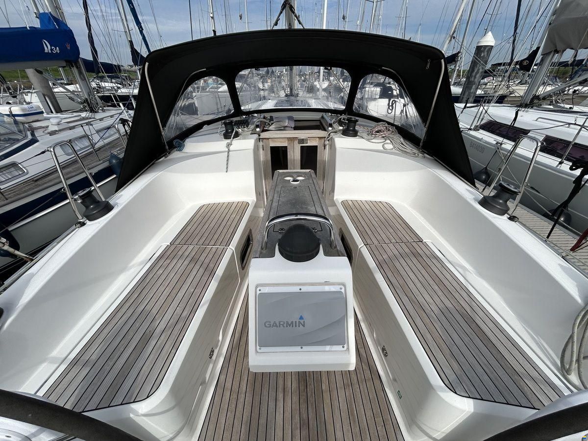 Bavaria 37