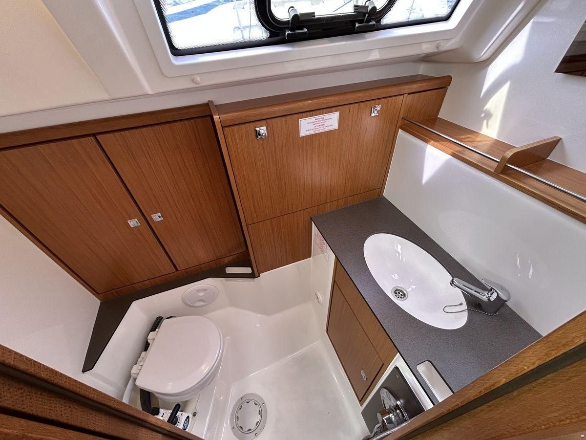 Bavaria 37