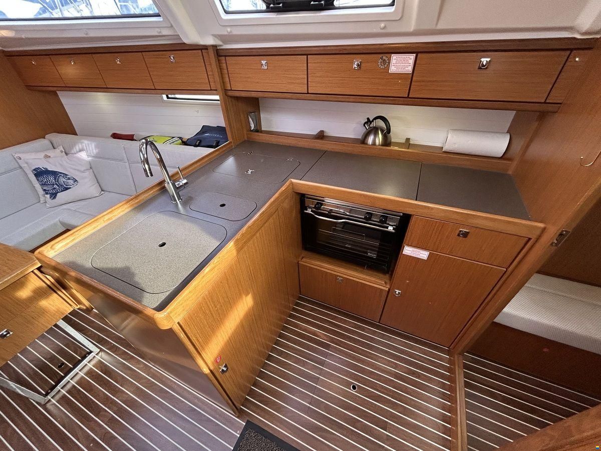 Bavaria 37