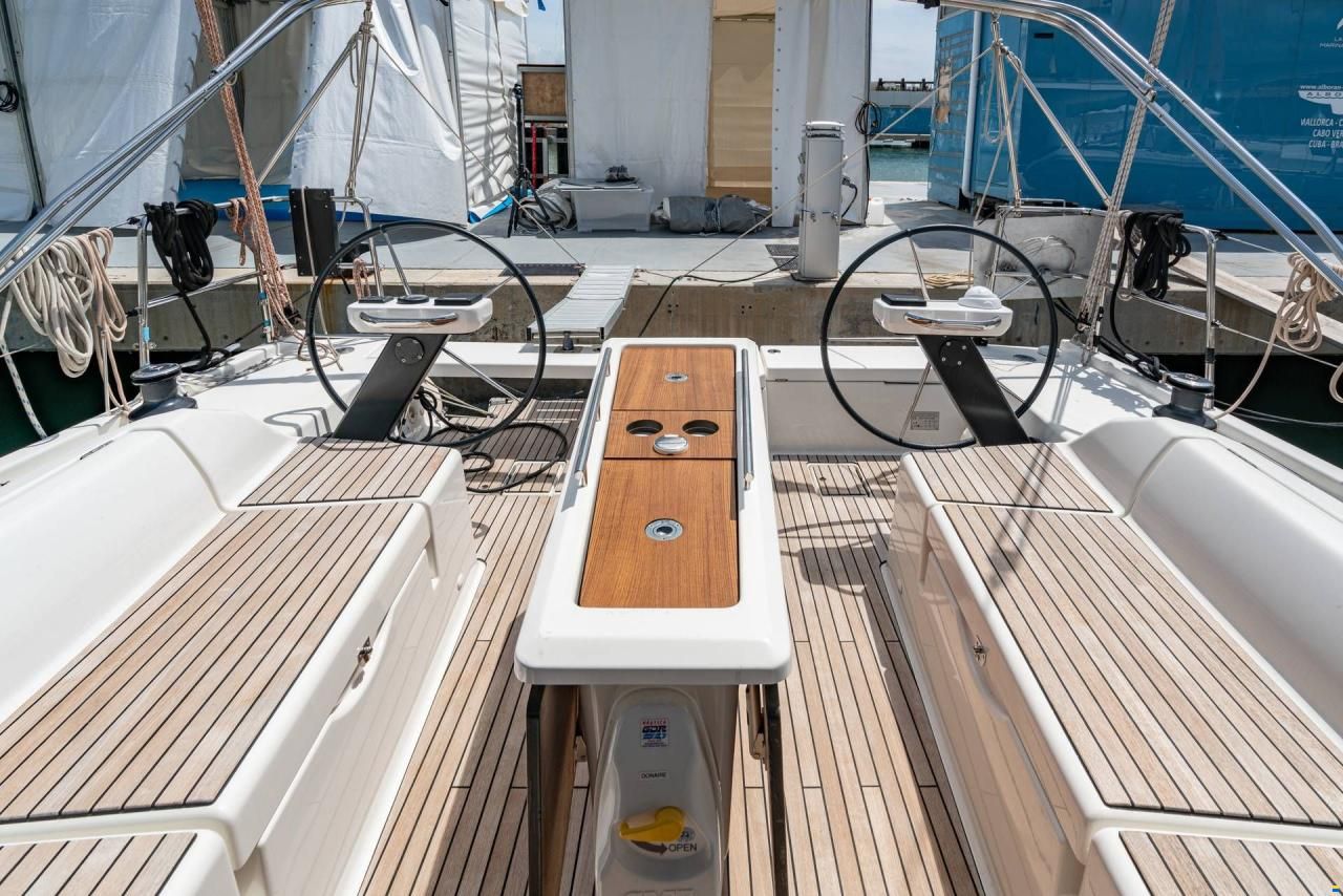 Dufour D390 Grand Large