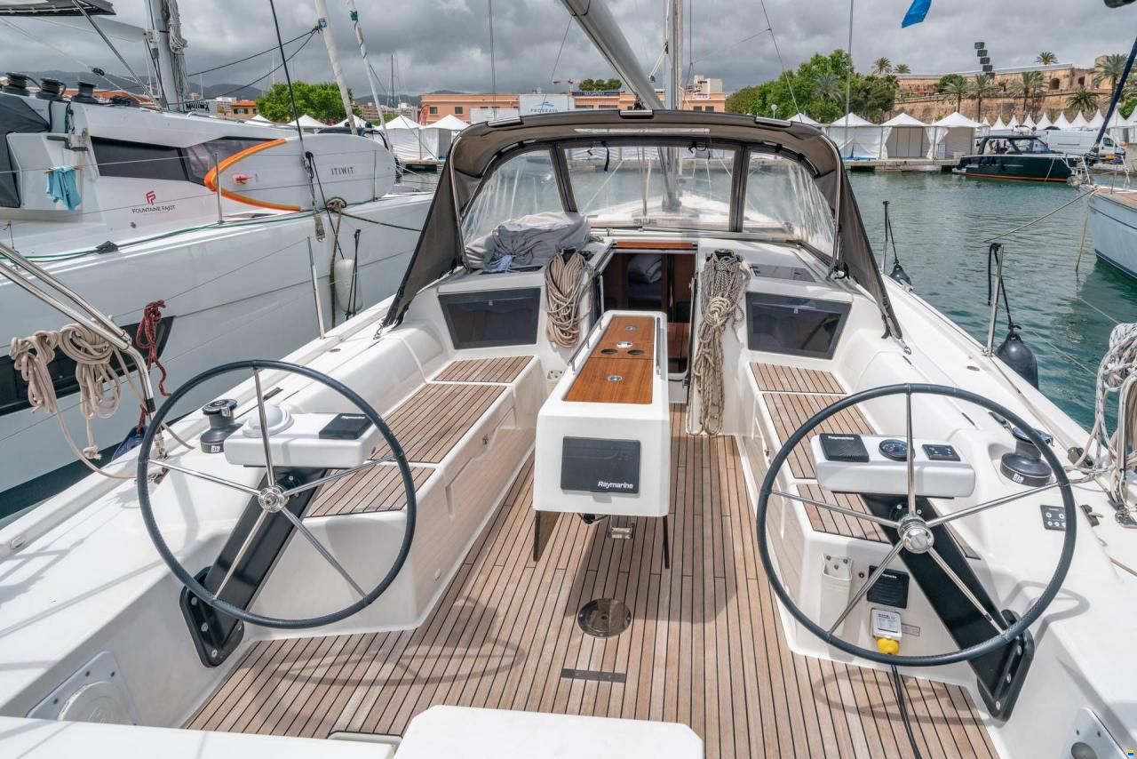 Dufour D390 Grand Large