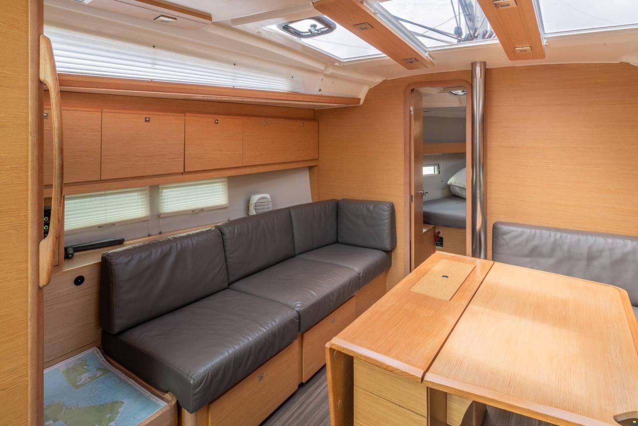 Dufour D390 Grand Large