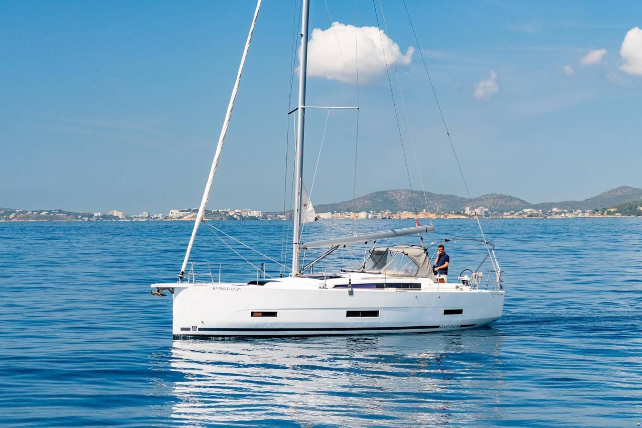 Dufour D390 Grand Large