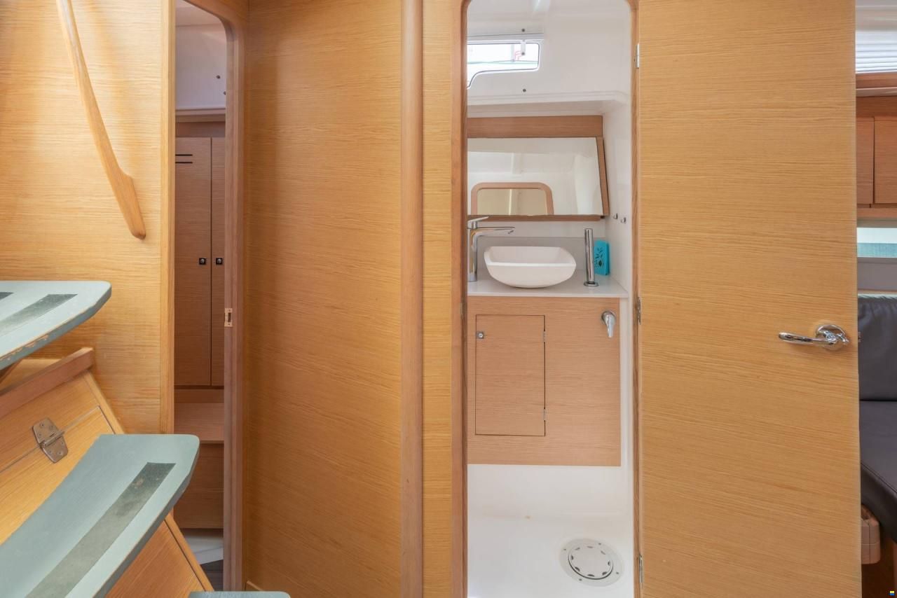 Dufour D390 Grand Large