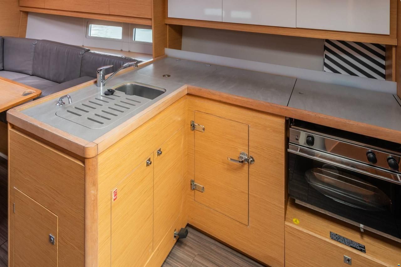 Dufour D390 Grand Large